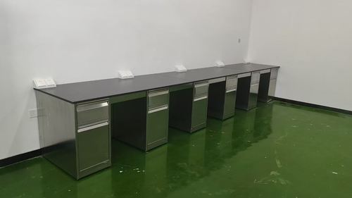 Últimas notícias da empresa sobre Fabricantes de bancos de laboratório de aço inoxidável de ligação de parafusos versáteis para a indústria de alimentos e bebidas