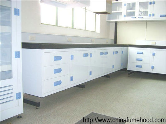 O laboratório apresenta o fabricante, fornecedor das tabelas do laboratório, preço das tabelas do laboratório
