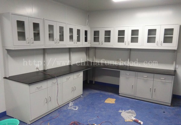 O banco de aço laminado da ilha da mobília do laboratório alisa o quadro 3000*1500*850mm 2
